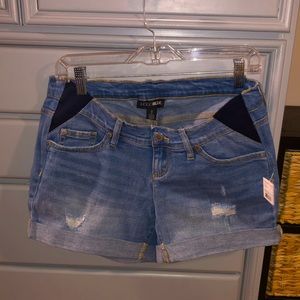 NWT Maternity jean shorts size M